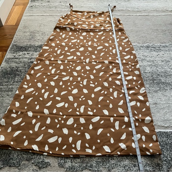 🆕 Old Navy cowl neck spaghetti strap caramel brown & white abstract midi dress - Picture 11 of 12